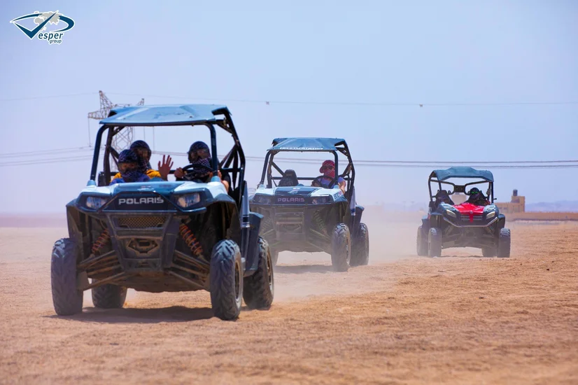 Dünenbuggys bei einer Buggy Safari am Vormittag in Hurghada
